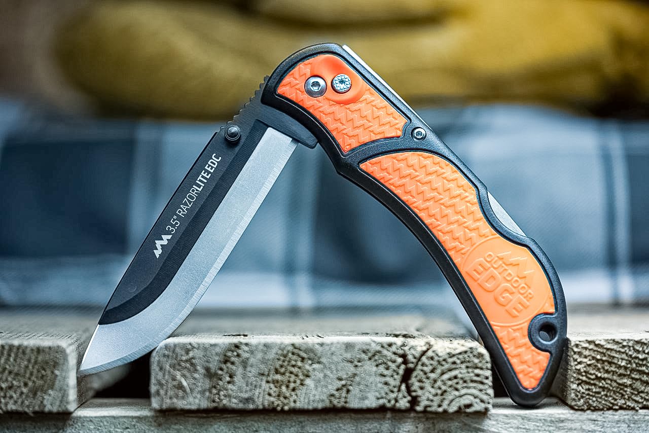 OUTDOOR EDGE 3.5" RazorLite EDC Knife. Pocket Knife with Replaceable Blades and Clip. The Perfect Hunting Blade for Skinning Deer. Blaze Orange with 6 Blades