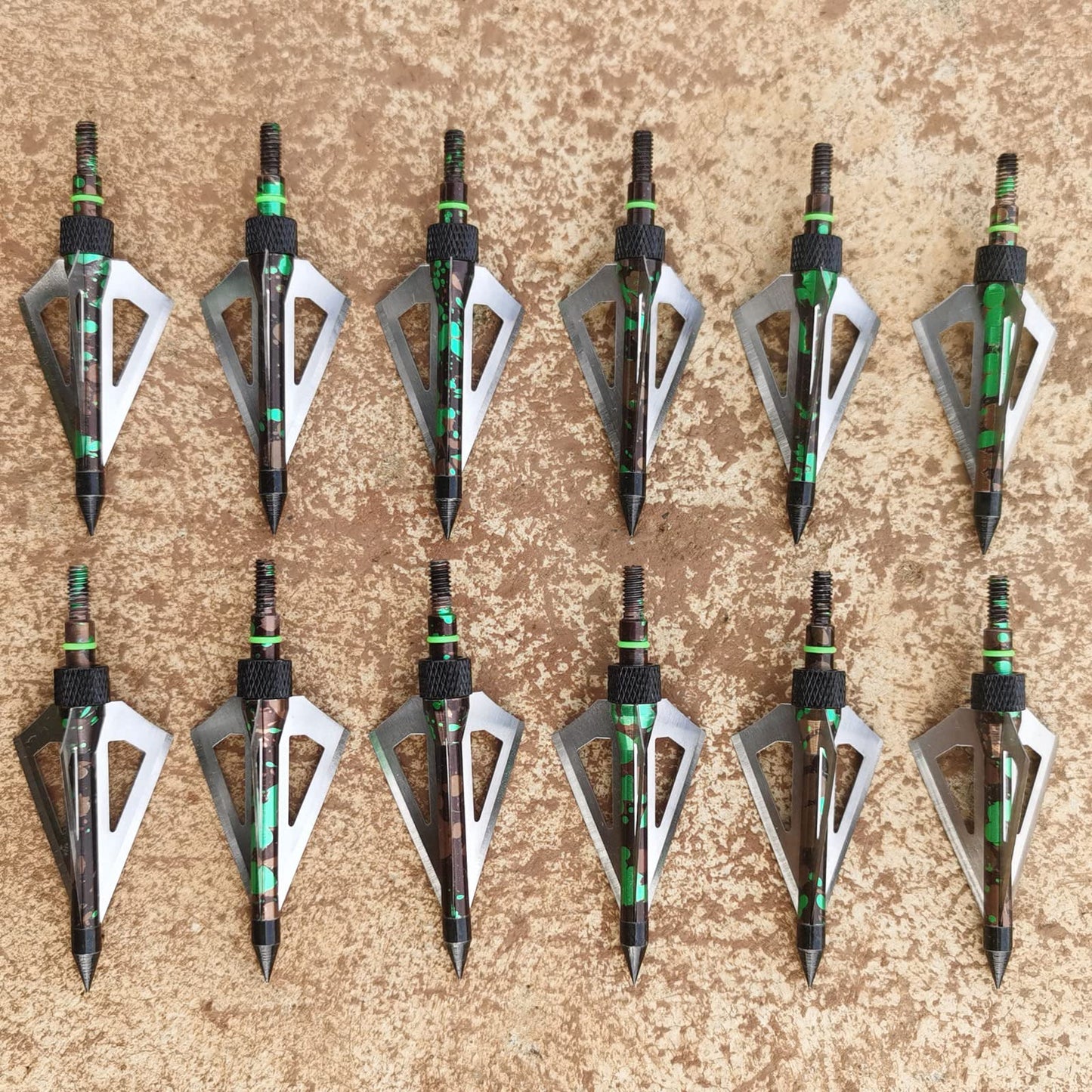 LeeMui Hunting Broadheads 12PK 100 Grains Screw-in Arrow Archery 3 Blades Hunting Heads Arrow Tips Compatible with Crossbow and Compound Bow + 1 PK Broadhead Storage Case (Camouflage Emerald-12Set)